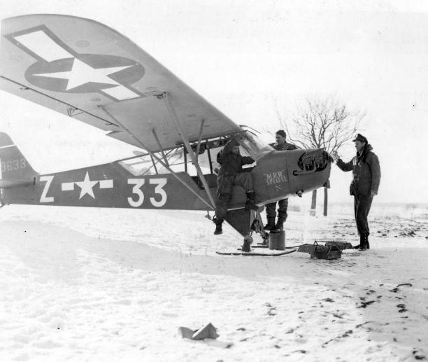 Piper l 4 with skis